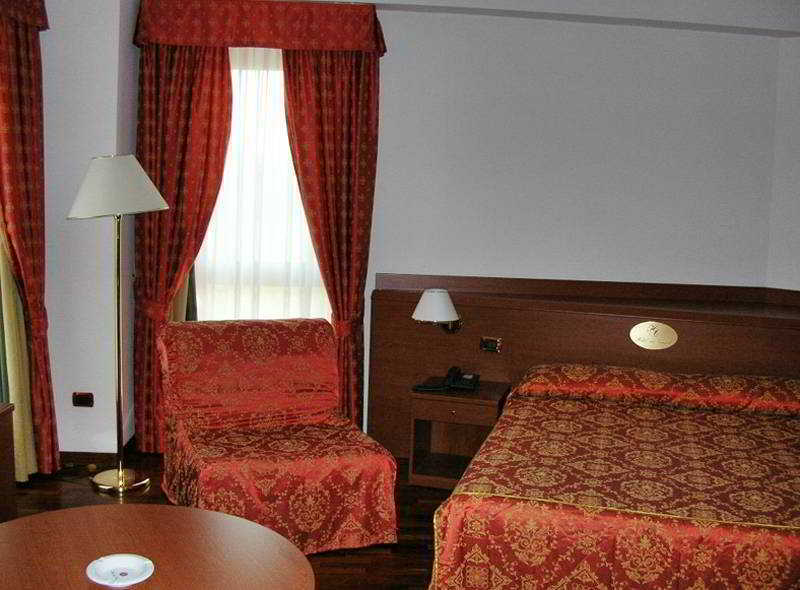 โรงแรมเอ็กเซล โรมา ชัมปีโน มารีโน ภายนอก รูปภาพ